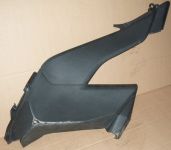 KLZ 1000 A VERSYS Levý podsedlový plast u kolene.